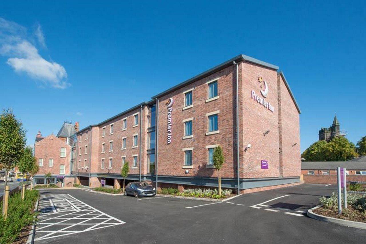 Premier Inn Leek Town Centre Bagian luar foto