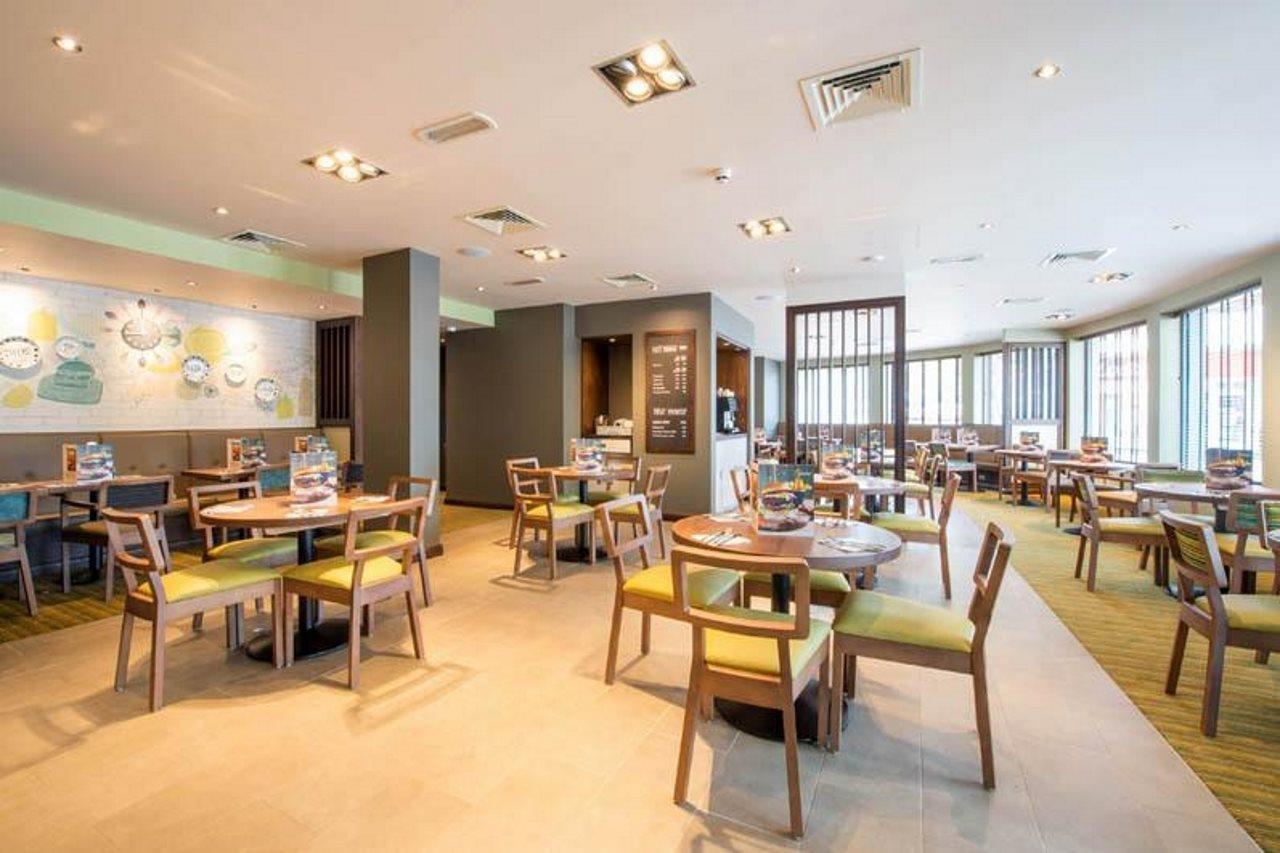 Premier Inn Leek Town Centre Bagian luar foto