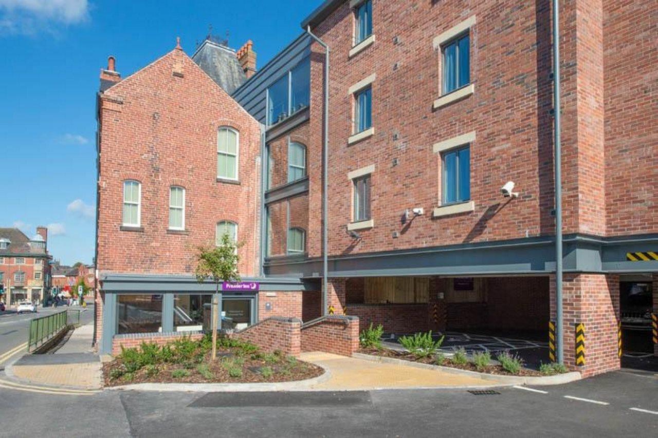 Premier Inn Leek Town Centre Bagian luar foto
